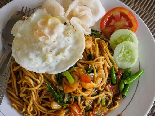 Nasi Goreng Hemat Warung Berkah: Kenikmatan Sederhana yang Menggugah Selera di Cilacap